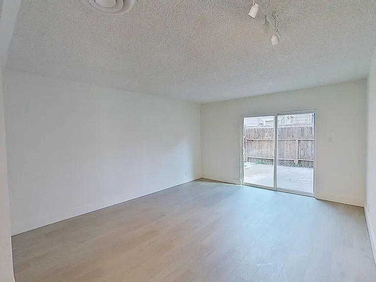 437-443 W Valencia Dr — Photo 8
