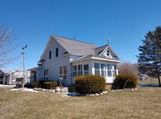 2537 E Coral Rd, Edmore, MI 48829