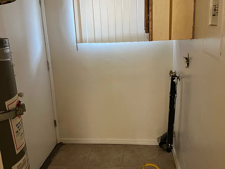 2205 Lawrence Ave — Photo 10