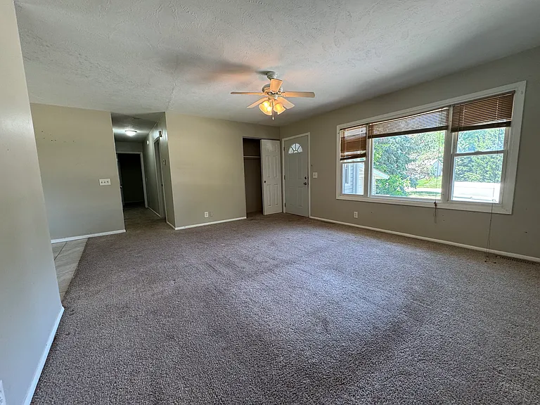 3515 Maplewood Blvd — Photo 3