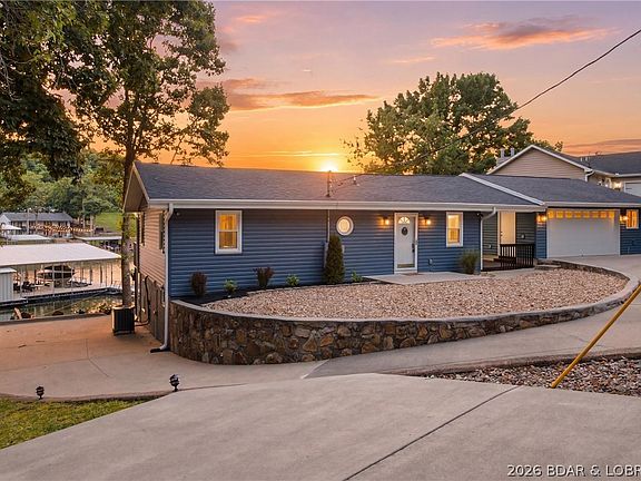 3rd image of 829 Red Oak Ln