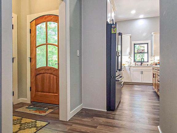 3rd image of 4565 Crooked Creek Way