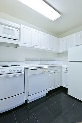 Rented by Avenues Real Estate | media 9