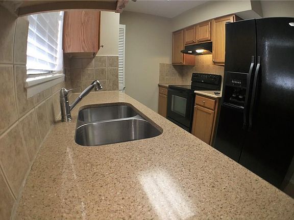 3rd image of 401 Georgetown Dr