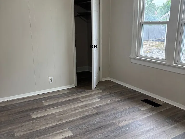 618 W 22nd St — Photo 11