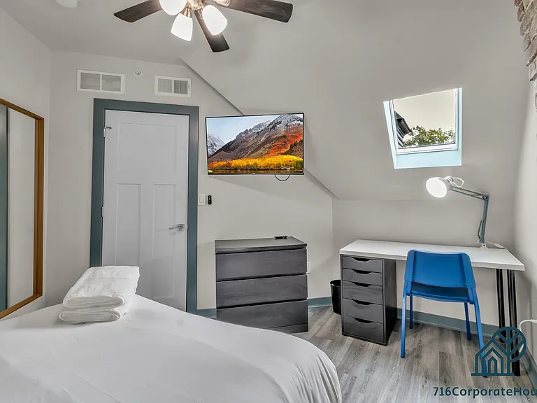 36 E Utica St #3B — Photo 13