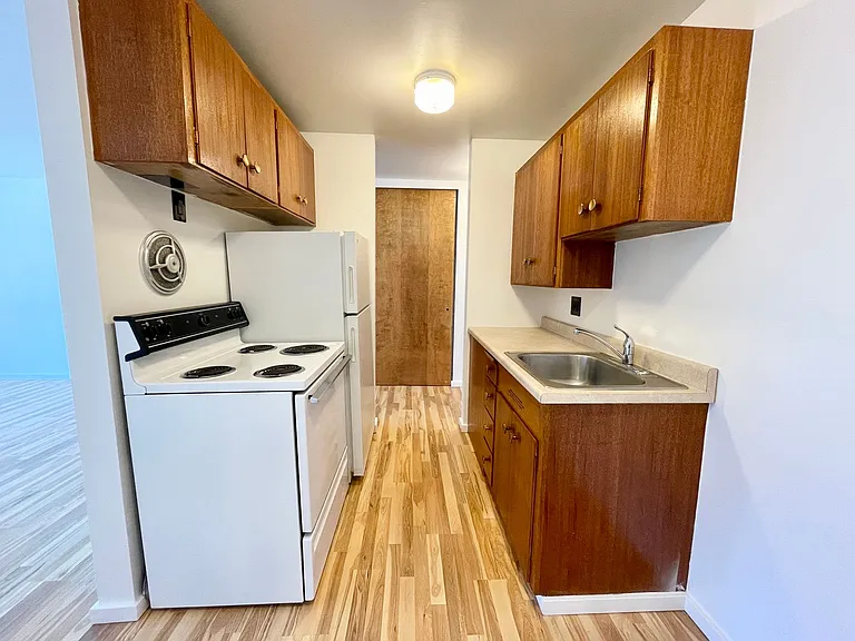 Escolier Apartments — Photo 24