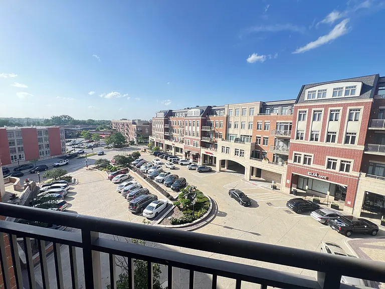 600 W Touhy Ave #401 — Photo 12