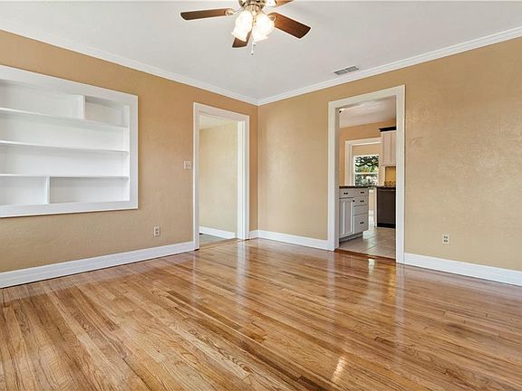 4th image of 421 Windsor St