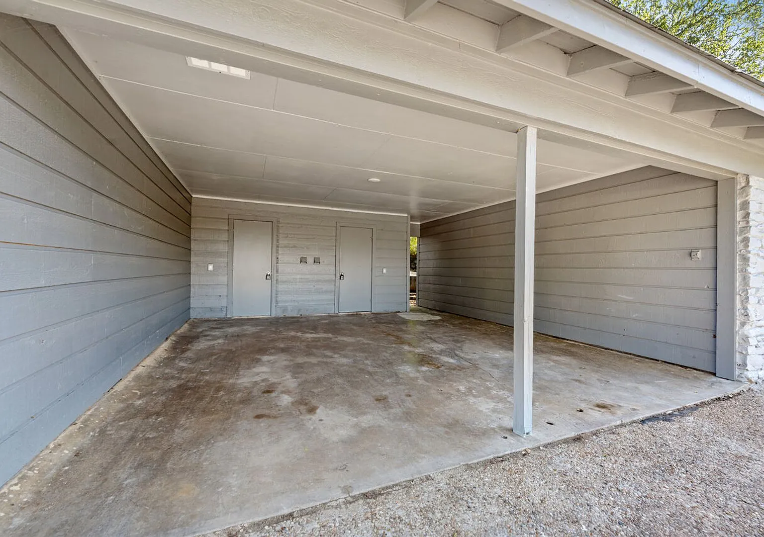 2303 Metcalfe Rd — Photo 4