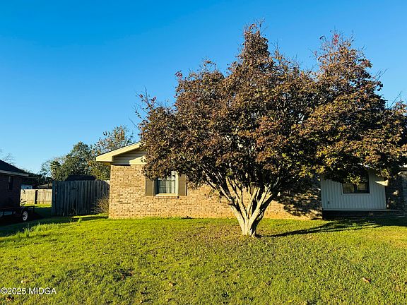 3rd image of 119 Greenwood Dr