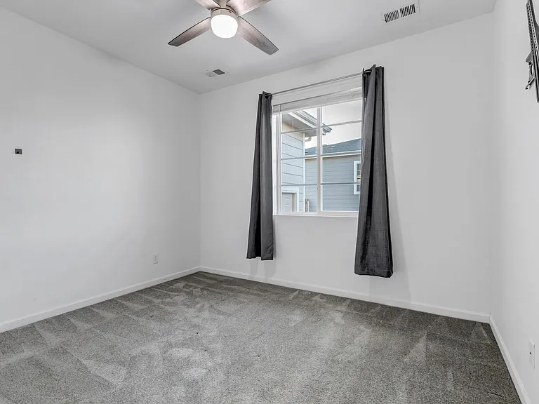 4007 Castle Vista Ln — Photo 34
