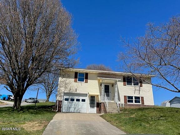 2nd image of 212 Mill St