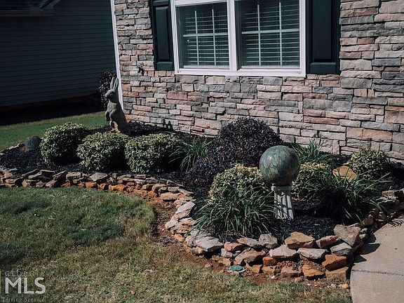 3rd image of 732 Denise Ct