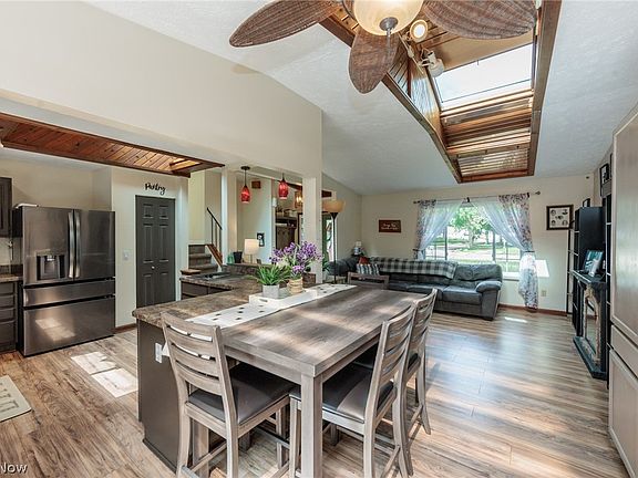 4th image of 8543 Greenbriar Dr