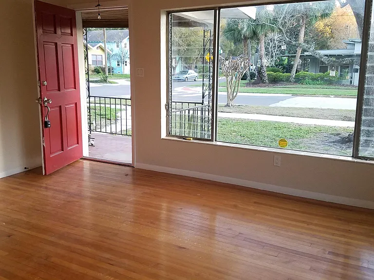 821 E Church St — Photo 5