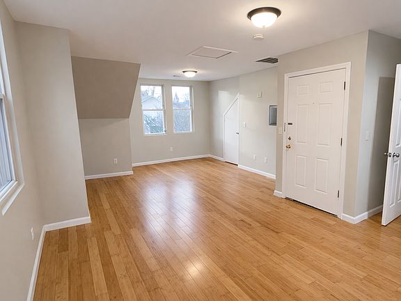 3rd image of 116 Seymour Ave Floor 3