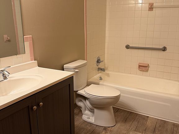 4th image of 553 Amvale Ave NE #4