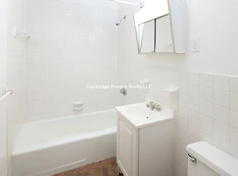 790 Main St #10 — Photo 8