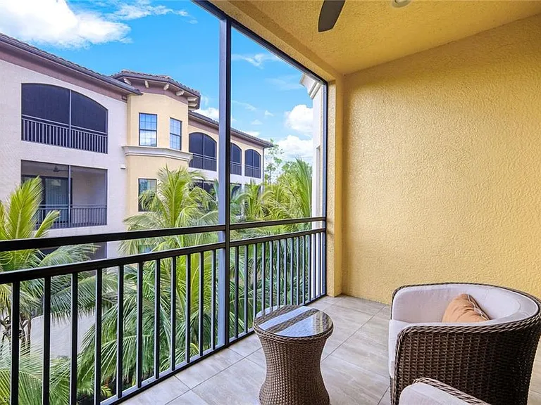 2751 Tiburon Blvd E #201 — Photo 24
