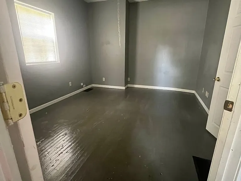 520 N Alameda Ave — Photo 4