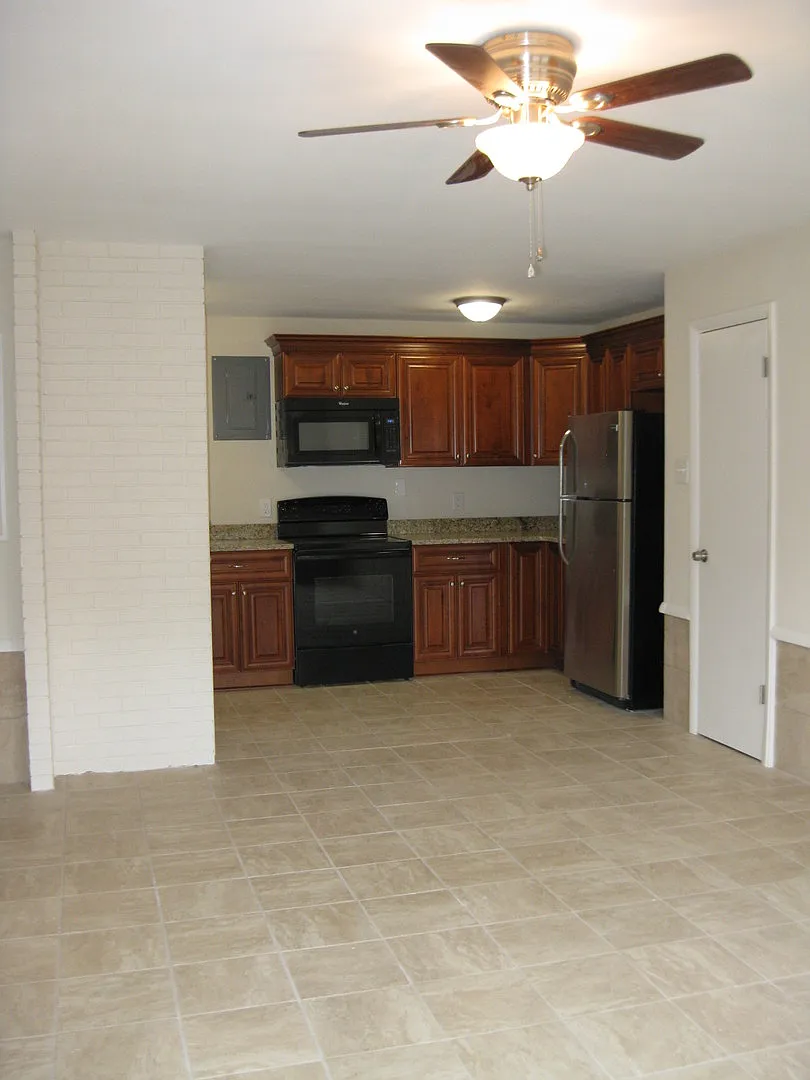 430 Staten St — Photo 1