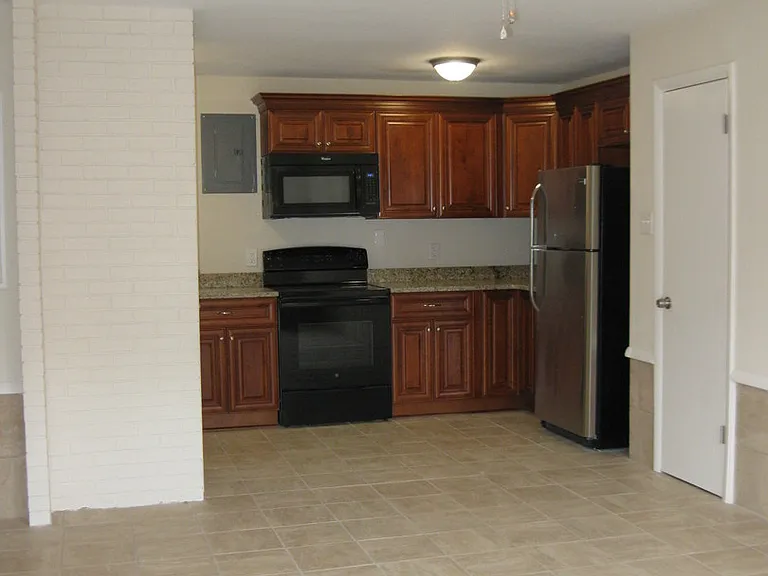 430 Staten St — Photo 1