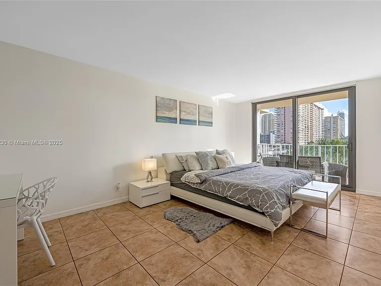 290 174th St #511 — Photo 9
