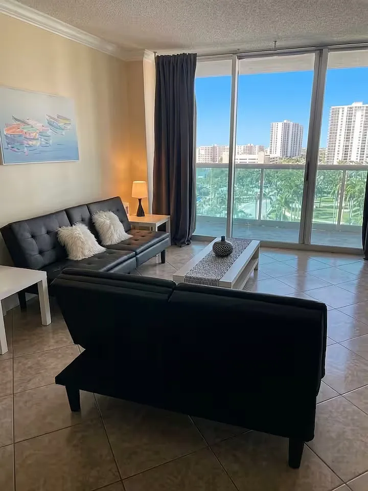 1 bed, 1.5 bath, 904 sqft, $3,980 — Photo 2
