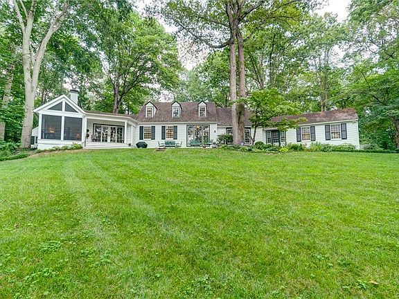 3rd image of 13 Twin Lake Ln