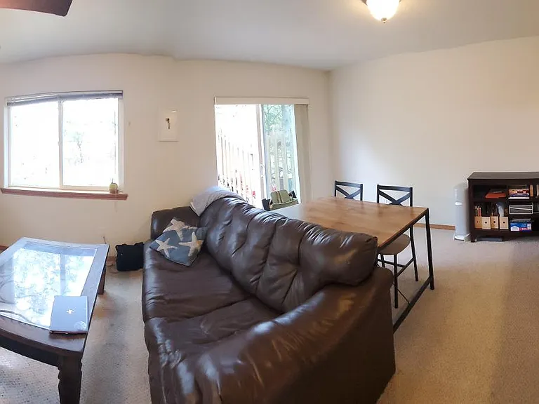 413 Maxs Pl — Photo 3