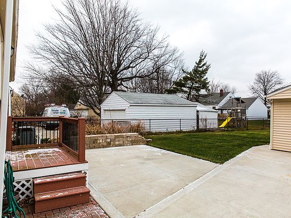 3rd image of 30225 Mildred Dr