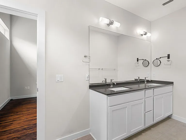 705 N Bluff Dr #6 — Photo 26