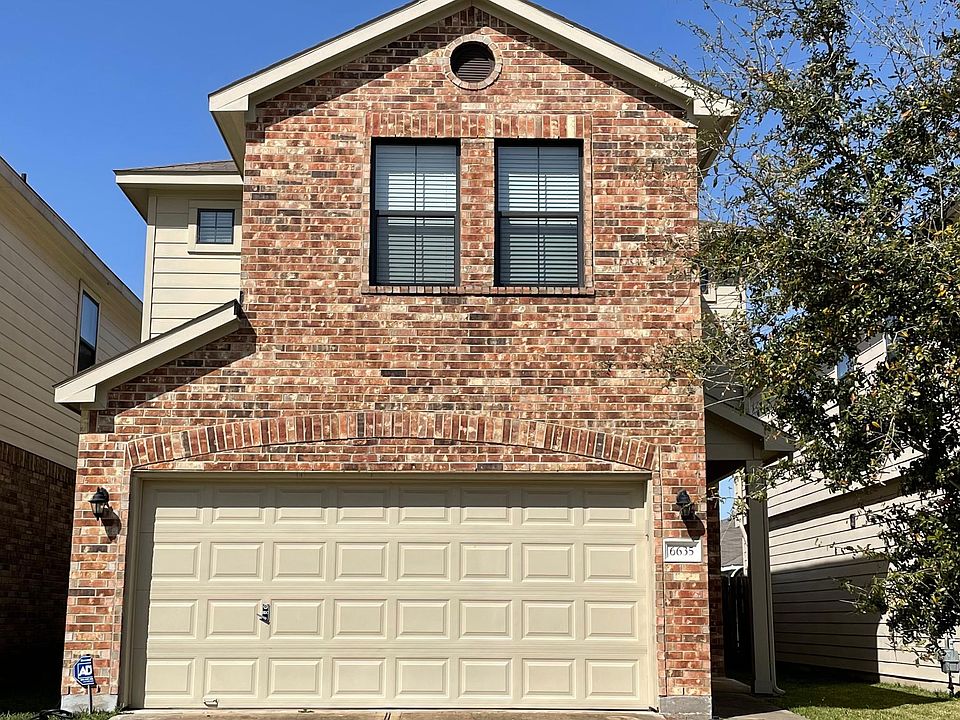 LIKE-NEW, Modern 4 bed/2.5 bath