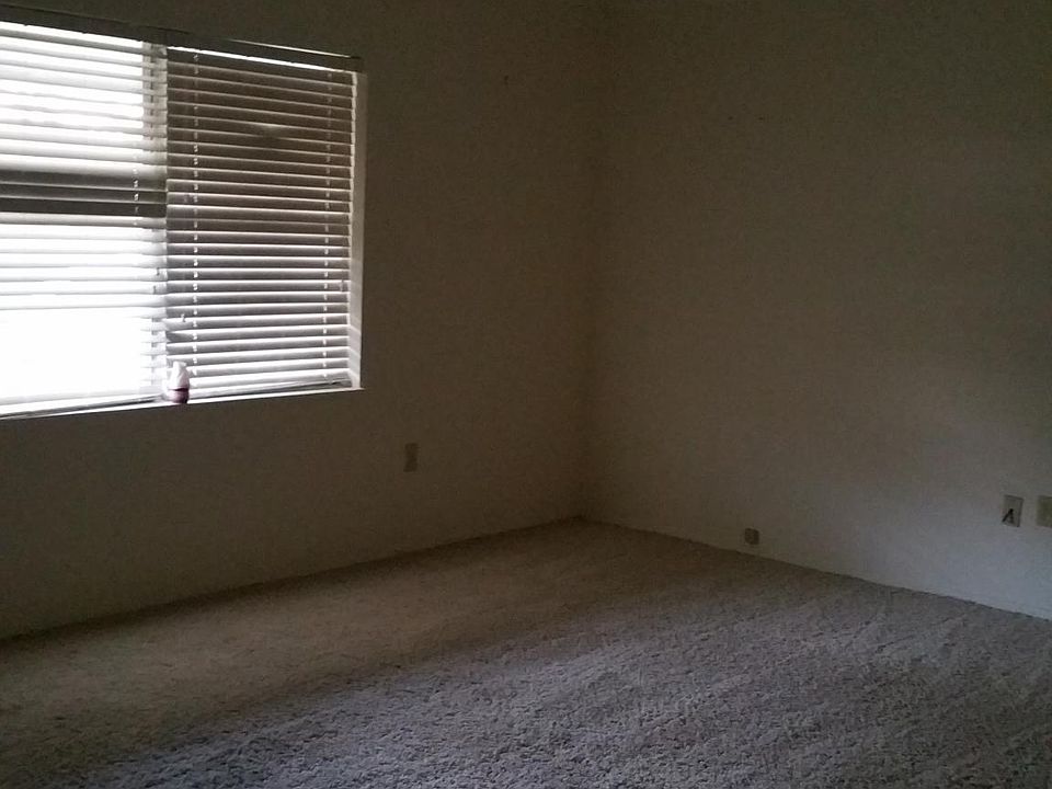1st image of 960 W Park St