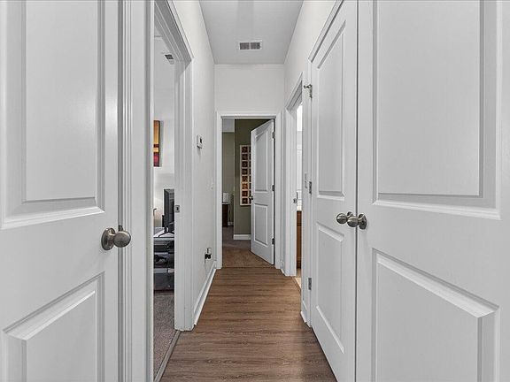 5th image of 3654 Pimmit Pl