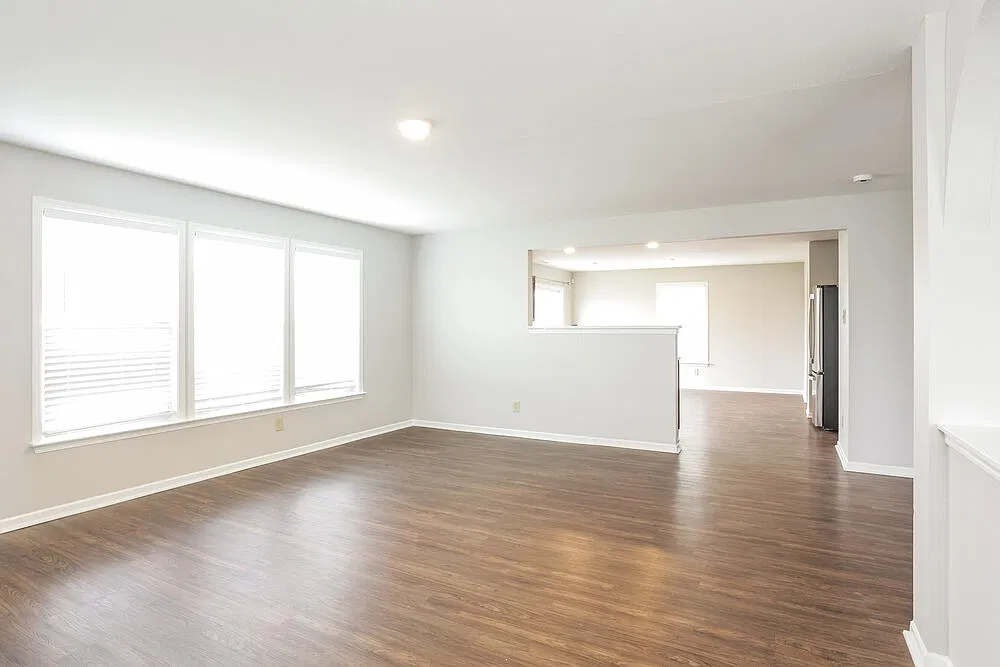 3 bed, 2.5 bath, 2842 sqft, $3,020 — Photo 4