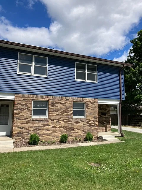 2 bed, 890 sqft, $1,300 — Photo 1