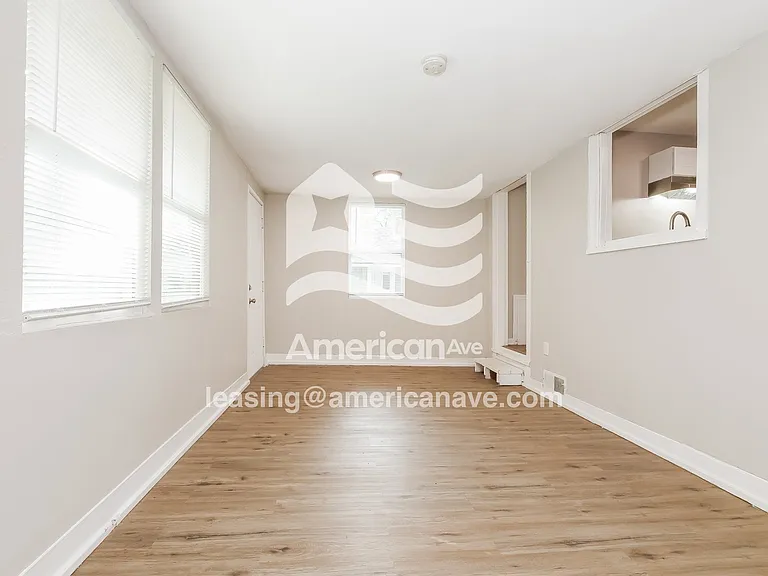 1040019_004_wm_-_living_room_13109611.jpg