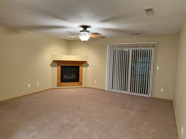 573 N 4th St, West Branch, IA 52358