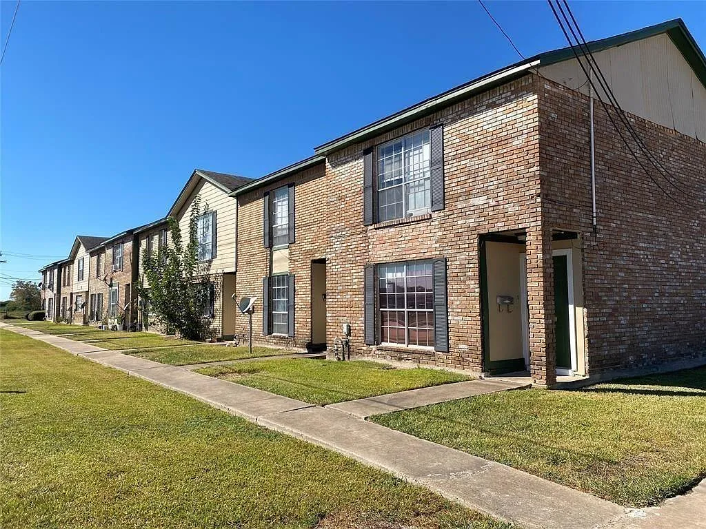 3 bed, 1.5 bath, 1224 sqft, $1,250 — Photo 2
