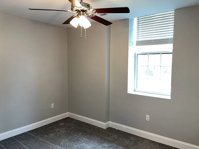 904 Campbell St — Photo 4