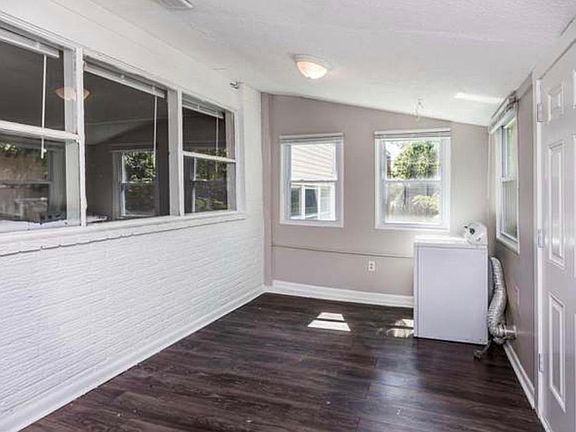 4th image of 427 Caledonia Ave