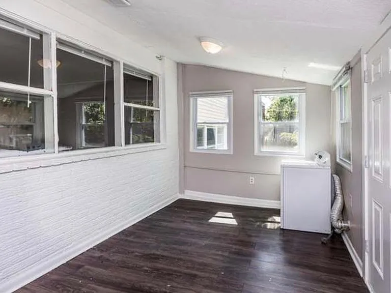 427 Caledonia Ave — Photo 4