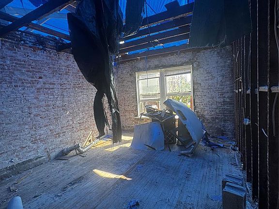 4th image of 5568 Waterman Blvd