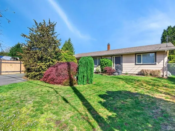 1984 Noel Ave, Comox, BC V9M 2J7