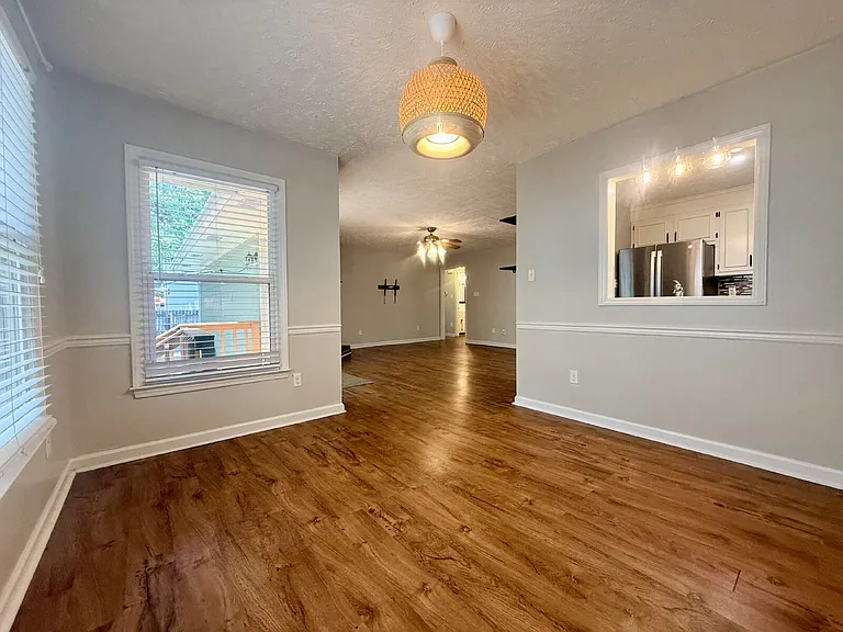 146 Greentree Dr — Photo 3