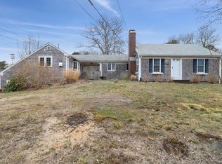 933-935 W Yarmouth Rd, Yarmouth Port, MA 02675