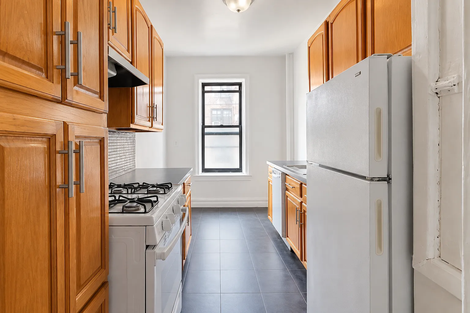 7101 Colonial Road — Photo 1