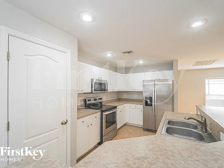2731 SW 2nd Ln — Photo 8